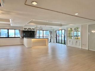 For rent 4 bedrooms condo in Watthana, Bangkok