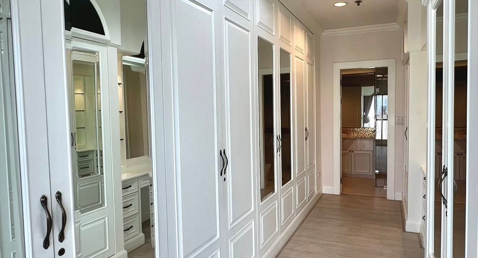 For rent 4 ベッドルーム condo in Watthana, Bangkok