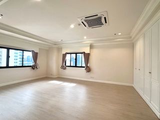 For rent 4 bedrooms condo in Watthana, Bangkok