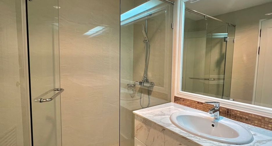 For rent 4 ベッドルーム condo in Watthana, Bangkok