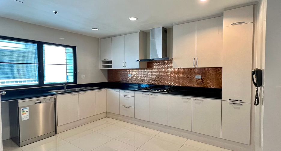 For rent 4 ベッドルーム condo in Watthana, Bangkok