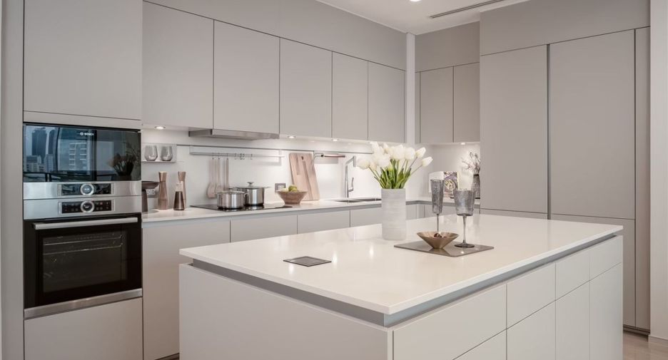 For rent 2 bedrooms condo in Pathum Wan, Bangkok