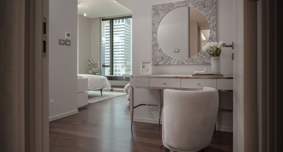 For rent 2 bedrooms condo in Pathum Wan, Bangkok