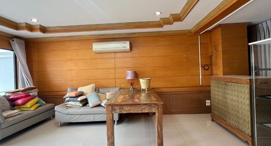 For rent 3 bedrooms townhouse in Mueang Chiang Mai, Chiang Mai