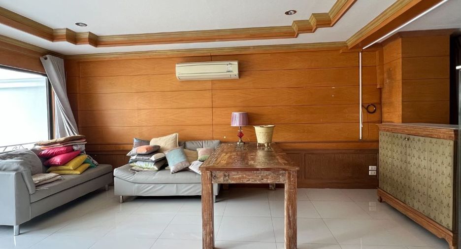 For rent 3 bedrooms townhouse in Mueang Chiang Mai, Chiang Mai