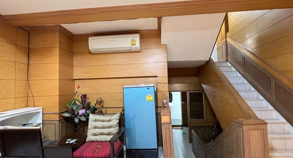 For rent 3 bedrooms townhouse in Mueang Chiang Mai, Chiang Mai