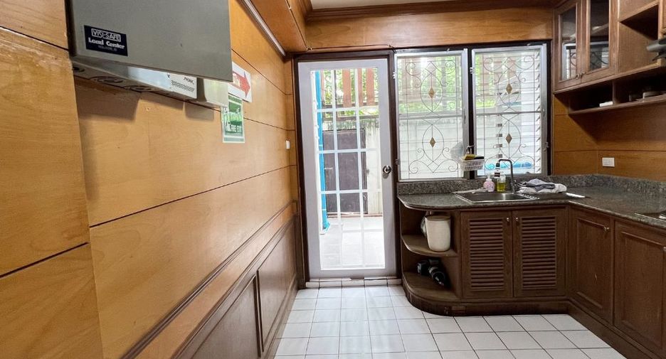 For rent 3 bedrooms townhouse in Mueang Chiang Mai, Chiang Mai