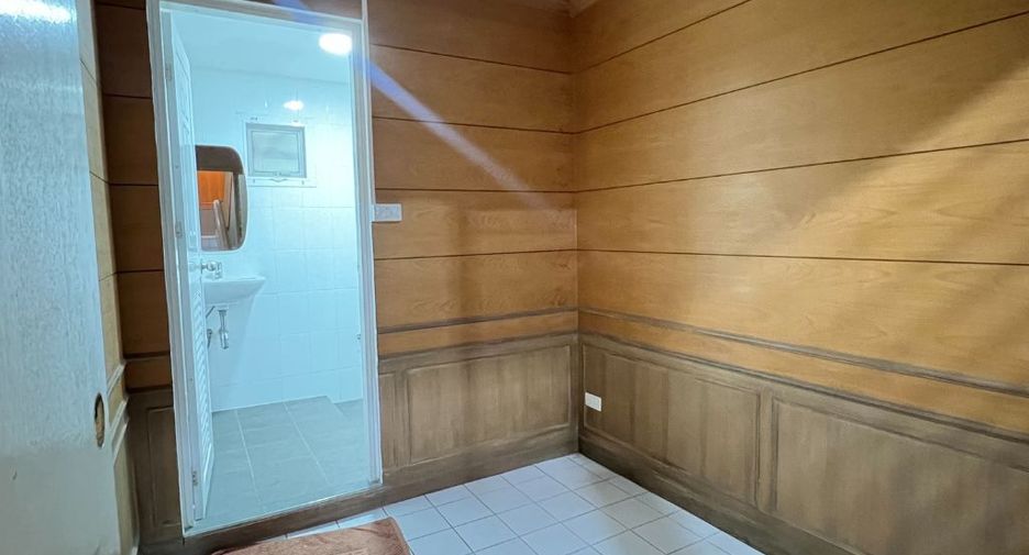 For rent 3 bedrooms townhouse in Mueang Chiang Mai, Chiang Mai