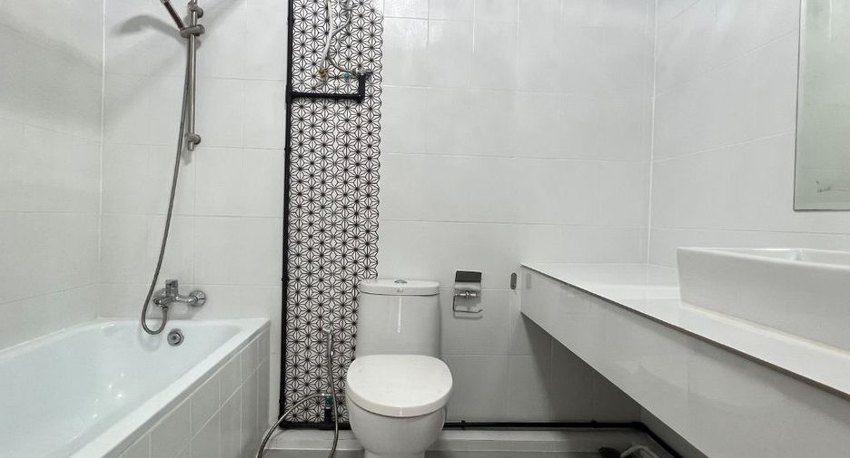 For rent 3 bedrooms townhouse in Mueang Chiang Mai, Chiang Mai