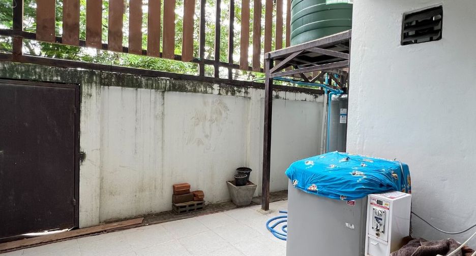 For rent 3 bedrooms townhouse in Mueang Chiang Mai, Chiang Mai