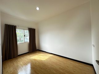 出售 3 卧室 联排别墅 在 Sai Noi, Nonthaburi