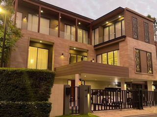 Casa en alquiler de 4 habitaciones en Saphan Sung, Bangkok