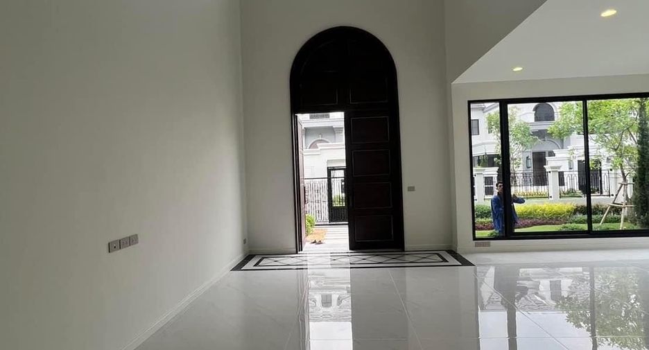 À louer 4 chambres maison à Bang Khen, Bangkok