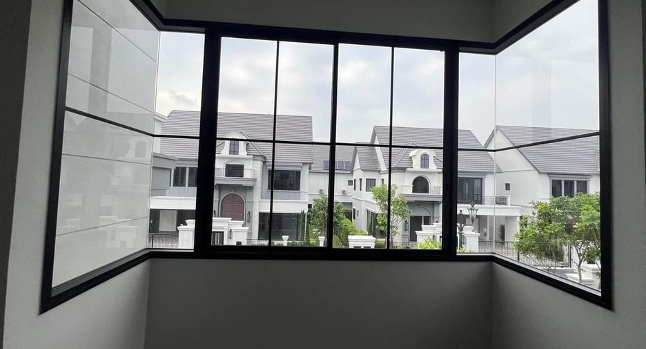 À louer 4 chambres maison à Bang Khen, Bangkok
