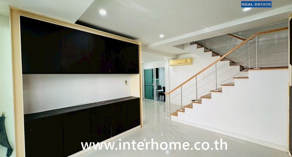 À vendre 4 chambres maison de ville à Suan Luang, Bangkok