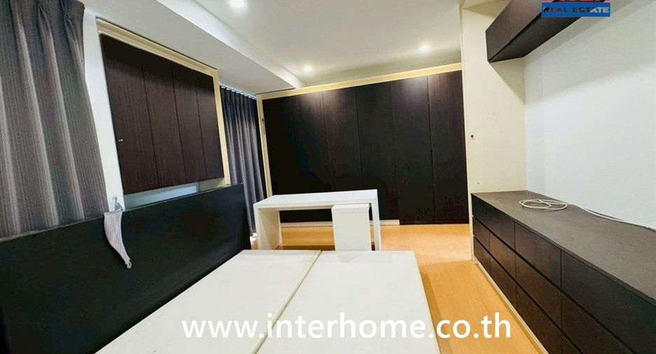 À vendre 4 chambres maison de ville à Suan Luang, Bangkok