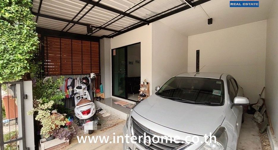 Продажа 3 спальни таунхаус в Mueang Pathum Thani, Патумтани