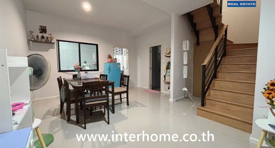 Продажа 3 спальни таунхаус в Mueang Pathum Thani, Патумтани