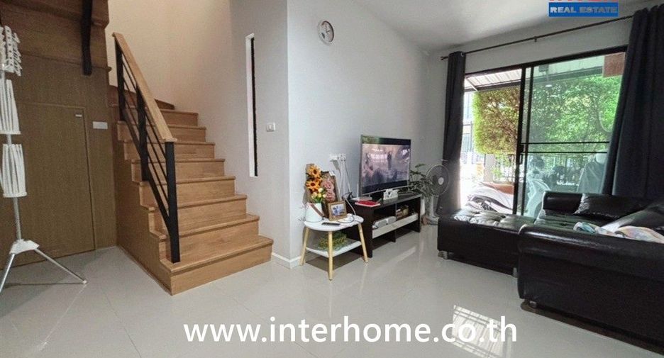 Продажа 3 спальни таунхаус в Mueang Pathum Thani, Патумтани