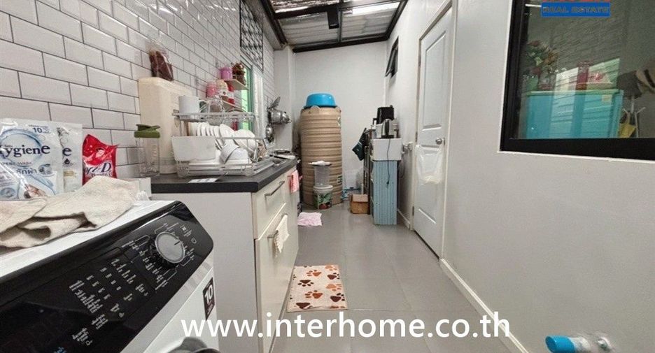 Продажа 3 спальни таунхаус в Mueang Pathum Thani, Патумтани