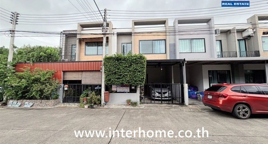 Продажа 3 спальни таунхаус в Mueang Pathum Thani, Патумтани