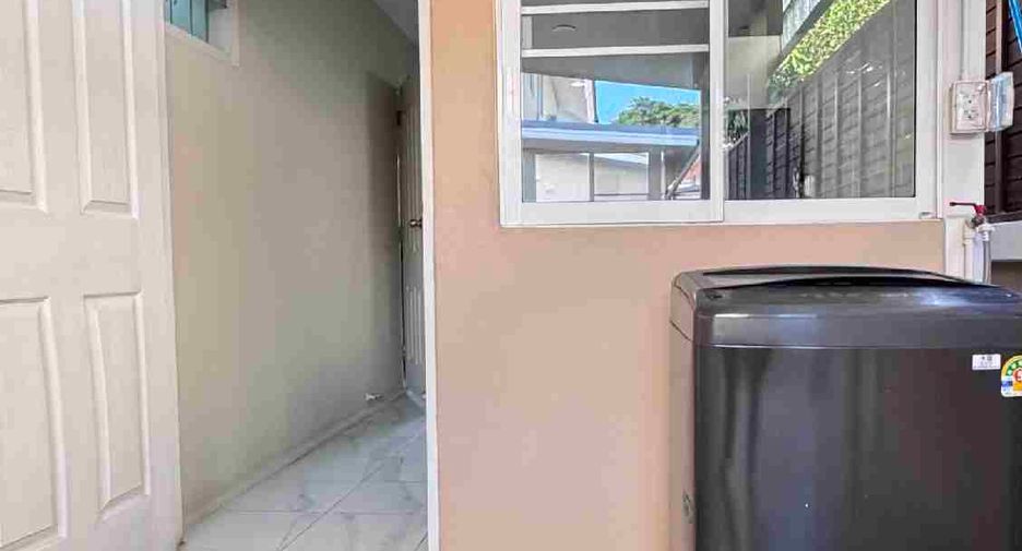 For rent 4 bedrooms house in Saraphi, Chiang Mai