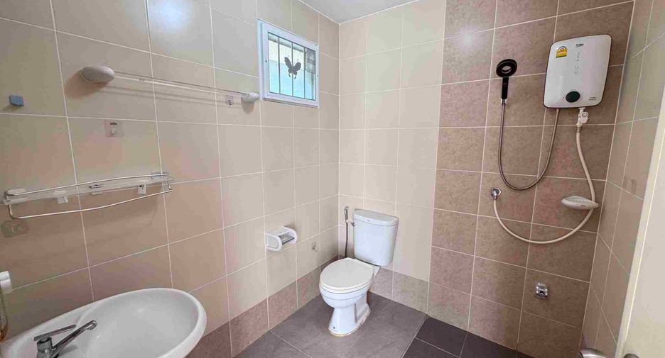 For rent 4 bedrooms house in Saraphi, Chiang Mai