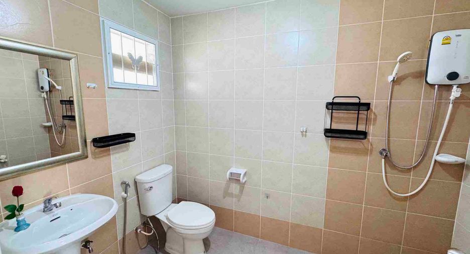For rent 4 bedrooms house in Saraphi, Chiang Mai
