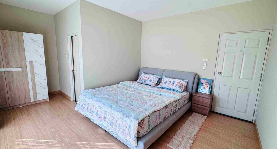For rent 4 bedrooms house in Saraphi, Chiang Mai