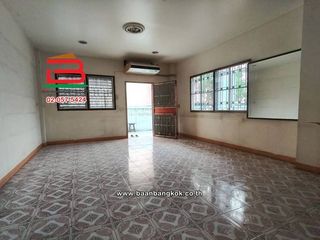 For rent and for sale 4 bedrooms house in Lam Luk Ka, Pathum Thani