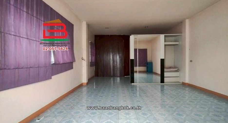 For rent and for sale 4 bedrooms house in Lam Luk Ka, Pathum Thani
