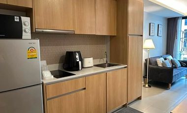 For rent and for sale 1 bed condo in Watthana, Bangkok