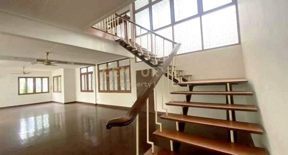 For rent 3 bedrooms house in Phaya Thai, Bangkok