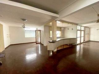 For rent 3 bedrooms house in Phaya Thai, Bangkok