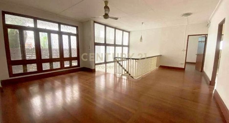 For rent 3 bedrooms house in Phaya Thai, Bangkok