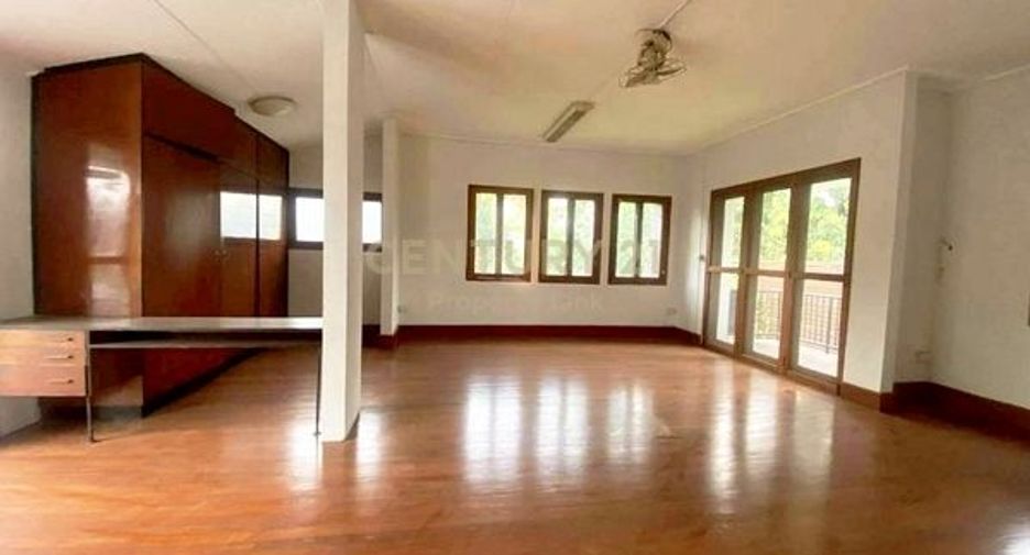 For rent 3 bedrooms house in Phaya Thai, Bangkok