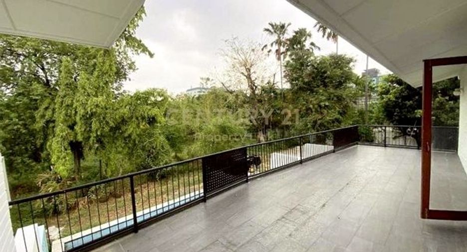 For rent 3 bedrooms house in Phaya Thai, Bangkok