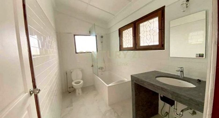 For rent 3 bedrooms house in Phaya Thai, Bangkok