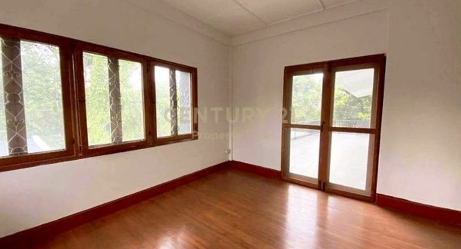 For rent 3 bedrooms house in Phaya Thai, Bangkok