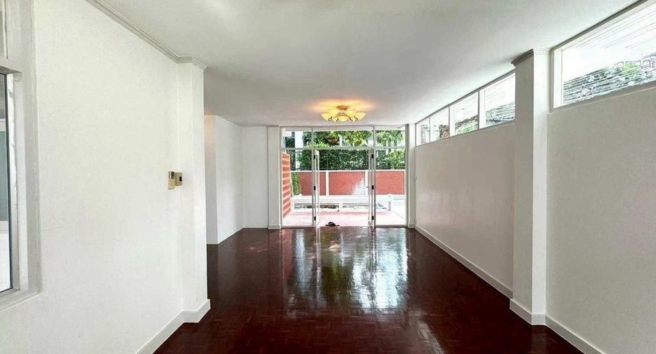 For rent office in Khlong Toei, Bangkok