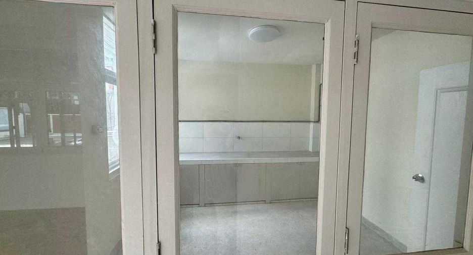 For rent office in Khlong Toei, Bangkok