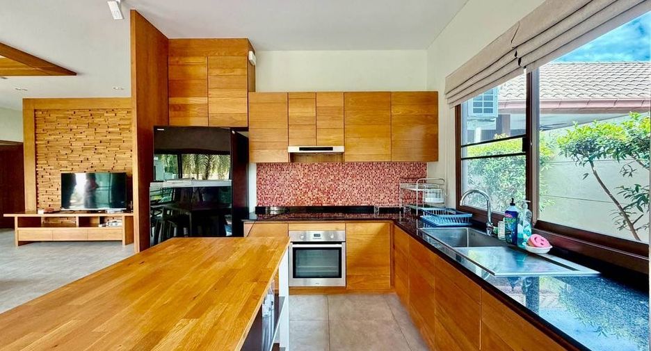 Villa en alquiler de 3 habitaciones en Bang Lamung, Chonburi