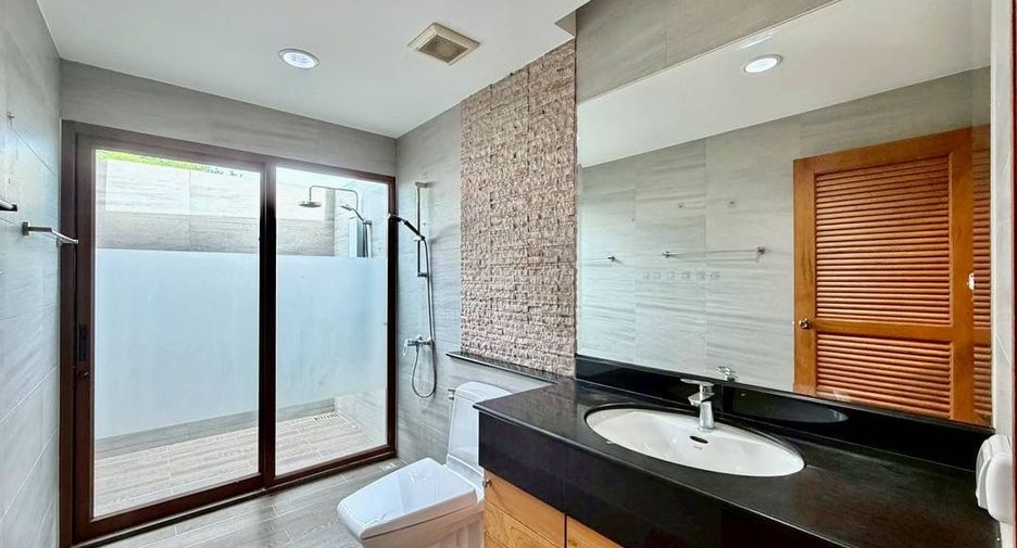 Villa en alquiler de 3 habitaciones en Bang Lamung, Chonburi