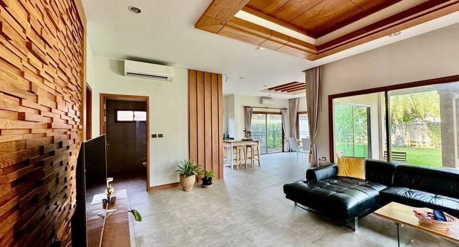 Villa en alquiler de 3 habitaciones en Bang Lamung, Chonburi