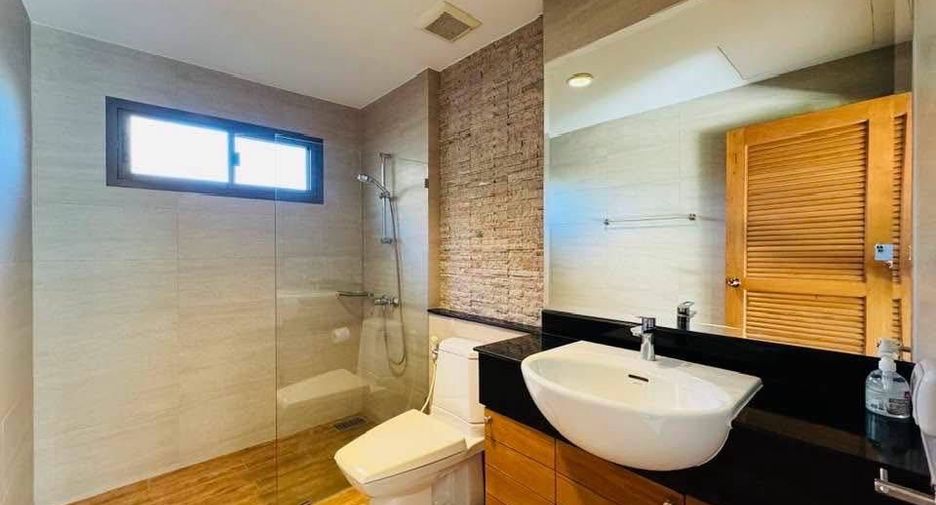 Villa en alquiler de 3 habitaciones en Bang Lamung, Chonburi