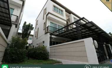 For sale 3 bedrooms townhouse in Phra Khanong, Bangkok