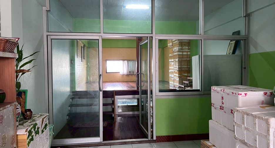 For sale 2 bedrooms retail Space in Don Tum, Nakhon Pathom