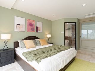 For rent 3 bedrooms condo in Watthana, Bangkok