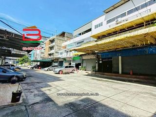 Gewerbefläche zum Kauf mit 4 Zimmer in Wang Thonglang, Bangkok