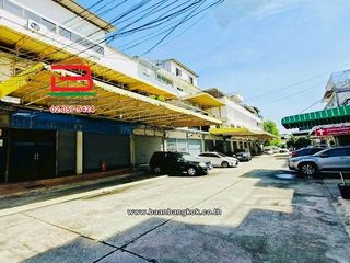 Gewerbefläche zum Kauf mit 4 Zimmer in Wang Thonglang, Bangkok